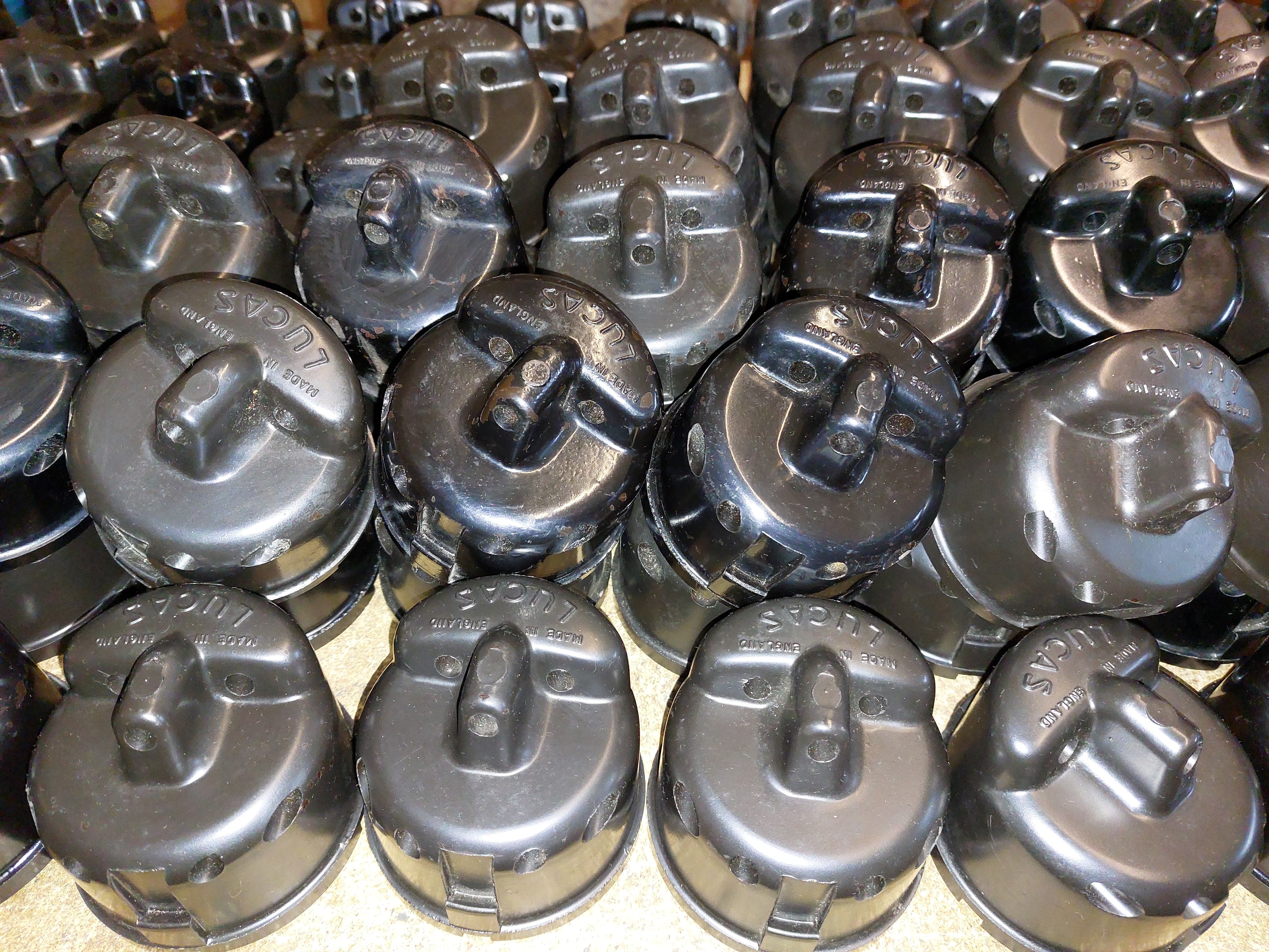 Rare find of genuine LUCAS 418861 Distributor caps DM6A DMBZ6A DDB166  GDC116